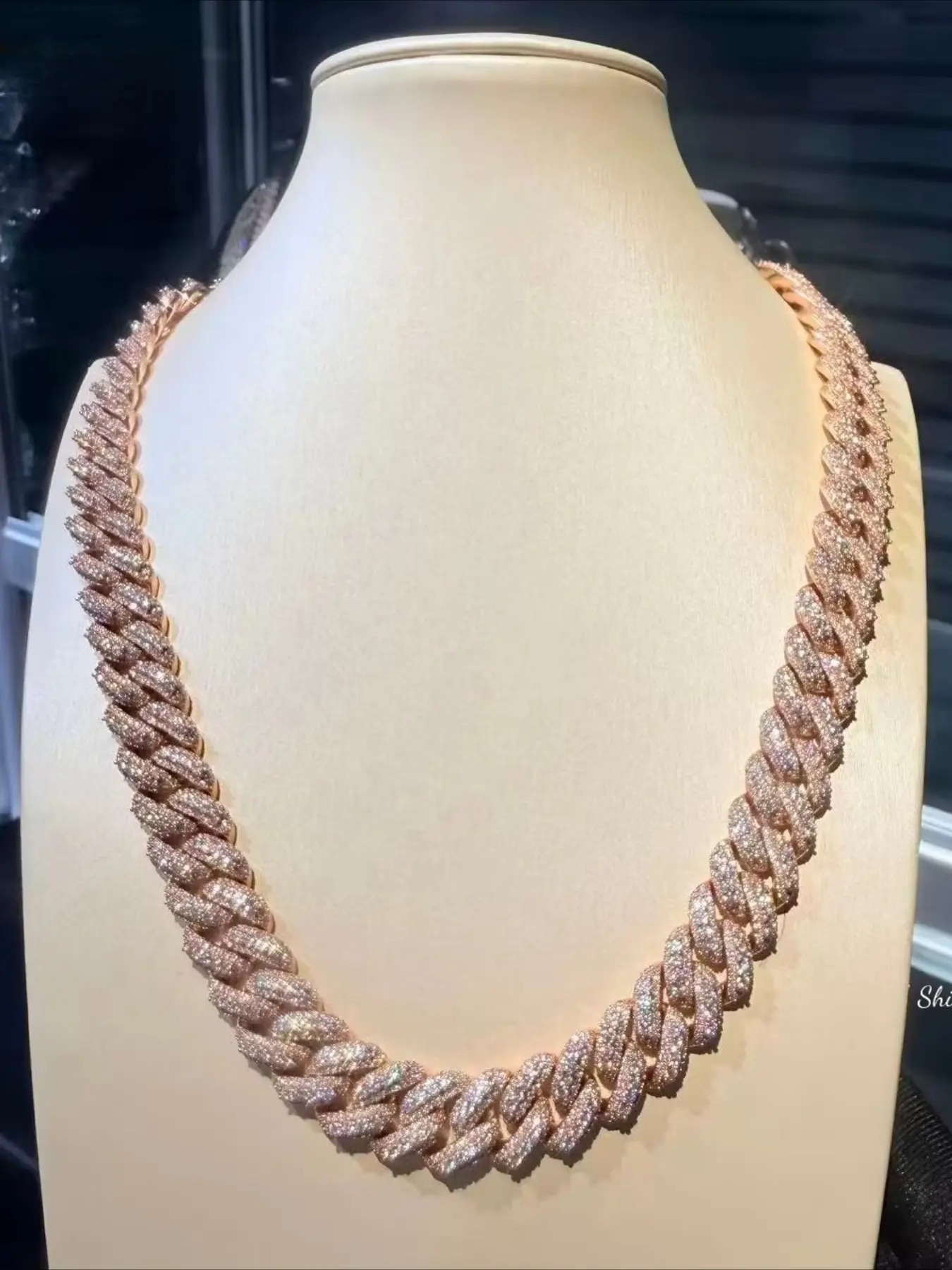 Hip-hop jewelry 18mm iced Cuban links necklace VVS D color fully iced diamonds, available in multiple color styles, chunky design shows off charm, great for festive gifts or daily wear, trendy versatile accessory for men