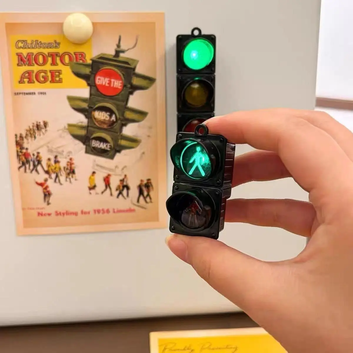 Traffic Light Magnetic Refrigerator Stickers, Plain Nylon Blend Traffic Toy Pedestrian Light with Creative Look & Strong Magnetic Hold, Decorative Accessories