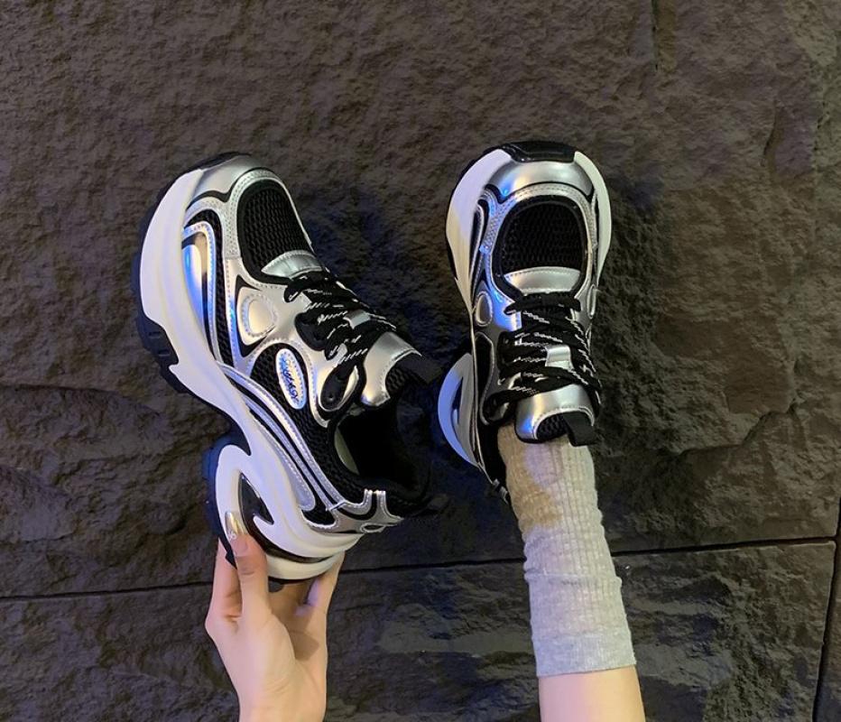 2026 versatile silver dad sneakers for women, new autumn model, added to the versatile sports shoe category, height-increasing casual shoes for students, unisex