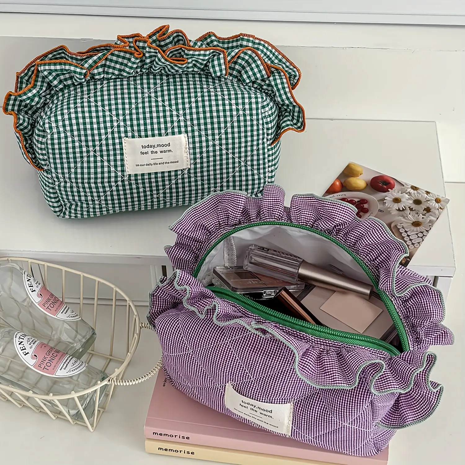 Lace Checkered Makeup Bag, Ins-Style Minimalist Niche Design for Girls, High-Value Appearance, Portable Large-Capacity Cosmetic Pouch for Outings, Home, Travel, and Universal Use