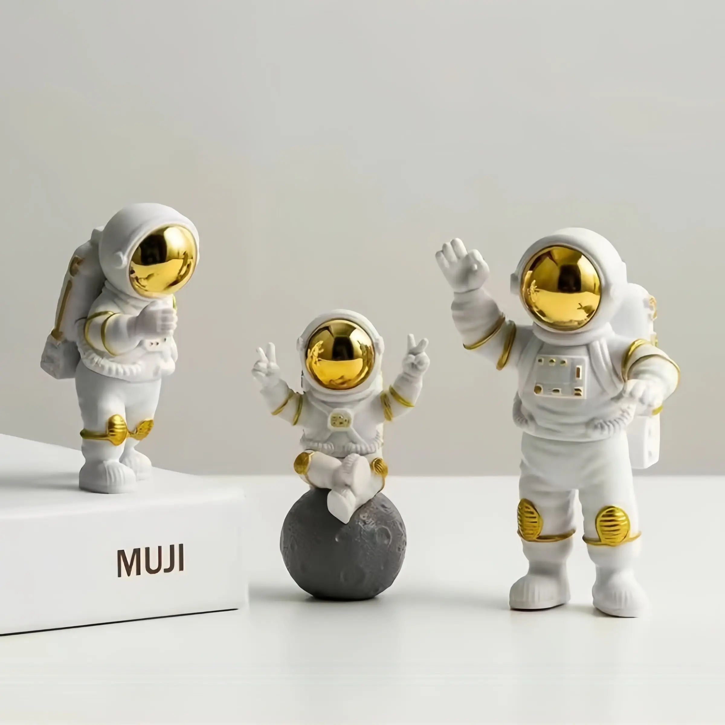 Astronaut Decorative Ornaments Figurines Set, 3-Piece Creative Mini Astronaut Models Figures, Home Office Bedroom Living Room Desktop Decoration, Modern Home Decoration, Trendy Dolls, Collectible Indoor Room Decor, Unique Ornaments