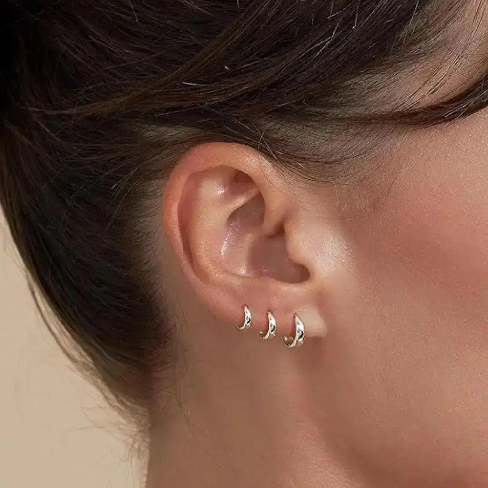Silver Hoop Earring Set for Women, Hypoallergenic Lightweight Ear Jewelry with Chunky Huggie Design for Daily Wear