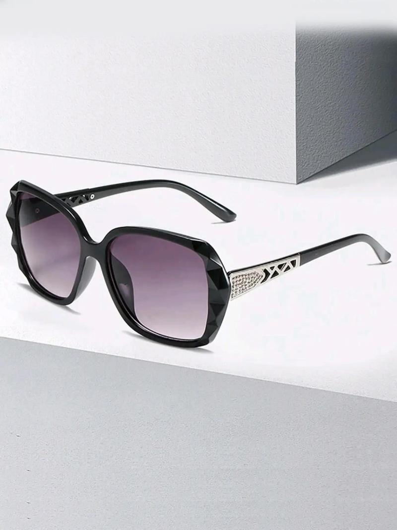 3-Pack Unisex Heart Shaped Sunglasses – Retro Tinted Lens Fashion Shades with Stylish Casual Frames, High Quality UV Protective Eyewear Perfect for Daily Wear, Outdoor Activities, Beach Trips & Trendy Street Style Outfits