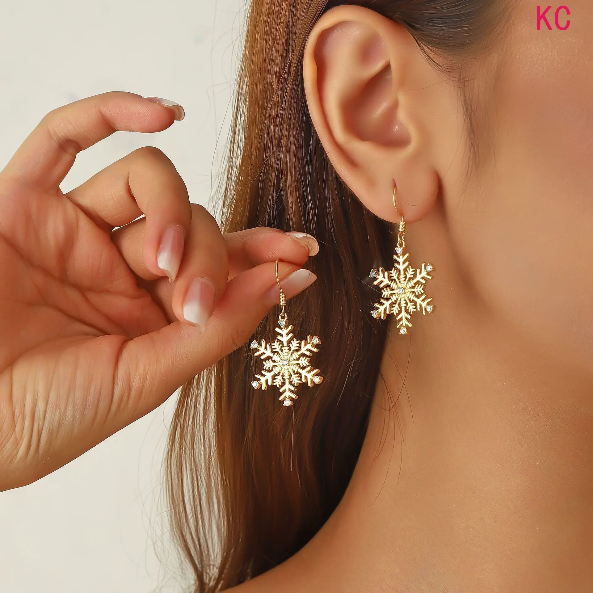 Rhinestone Inlaid Large Snowflake Drop Earrings For Women, Minimalist Exquisite Fashion Ear Jewelry Suitable For Daily Wear