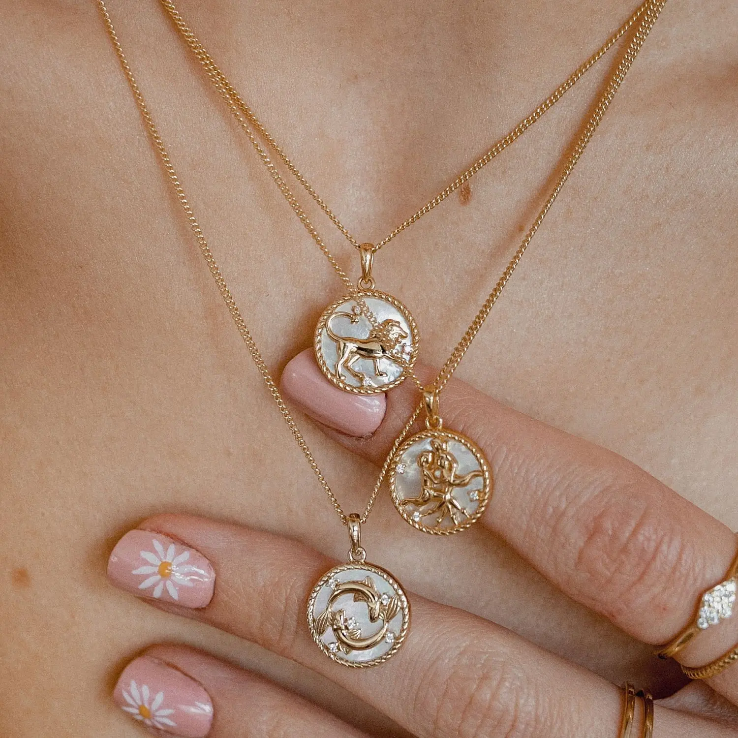12 Constellation Titanium Steel Coin Necklace With Shell Detail, Vacuum Plated 18K Gold Inside Furnace, Anti-Fade Zodiac Pendant Clavicle Jewelry For Women Daily Matching