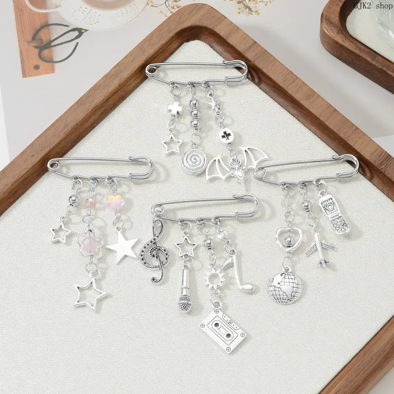 Y2K Dangle Charm Safety Pin Brooch, Vintage Tassel Pendant Lapel Pin, Gothic Music Travel Star Badge Pins for Clothing Backpack Decor