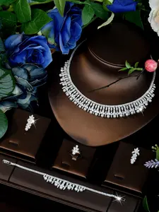 Elegant Rhinestone Pearl Fringe Design, Luxurious Sparkling Accessory, Perfect for Formal Events, High-Quality Craftsmanship