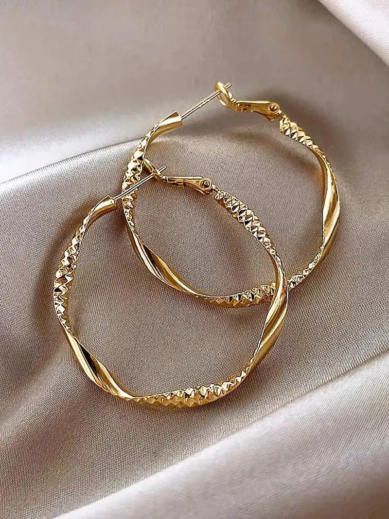 Minimalist Temperament Twist Design Rhinestone Decorated, 1 Pair Fashion Exquisite Silky Texture Design Hoop Earrings, Hoop Shape Earrings, Fashionable Earrings, Jewelry for Party, Daily Clothing Decor, Jewelry Gifts Minimalist Temperament Twist Design Rhinestone Decorated, 1 Pair Fashion Exquisite Silky Texture Design Hoop Earrings, Hoop Shape Earrings, Fashionable Earrings, Jewelry for Party, Daily Clothing Decor, Jewelry Gifts