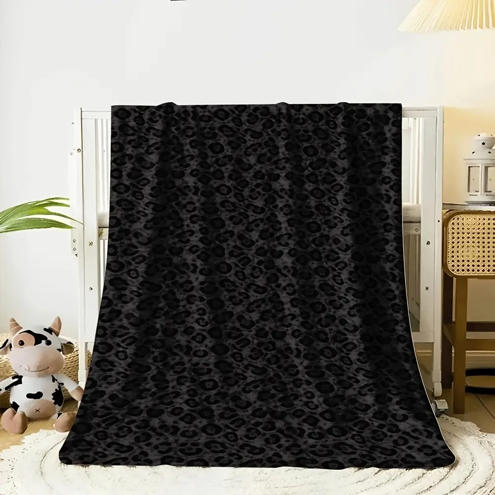 Dark Gray Black Leopard Print Small Throw Blanket, Fashionable Aesthetic Flannel All-Season Multifunctional, Suitable for Living Room Sofa Leisure Office Nap Car Rest Warmth Warm Comfortable (Single-sided print)