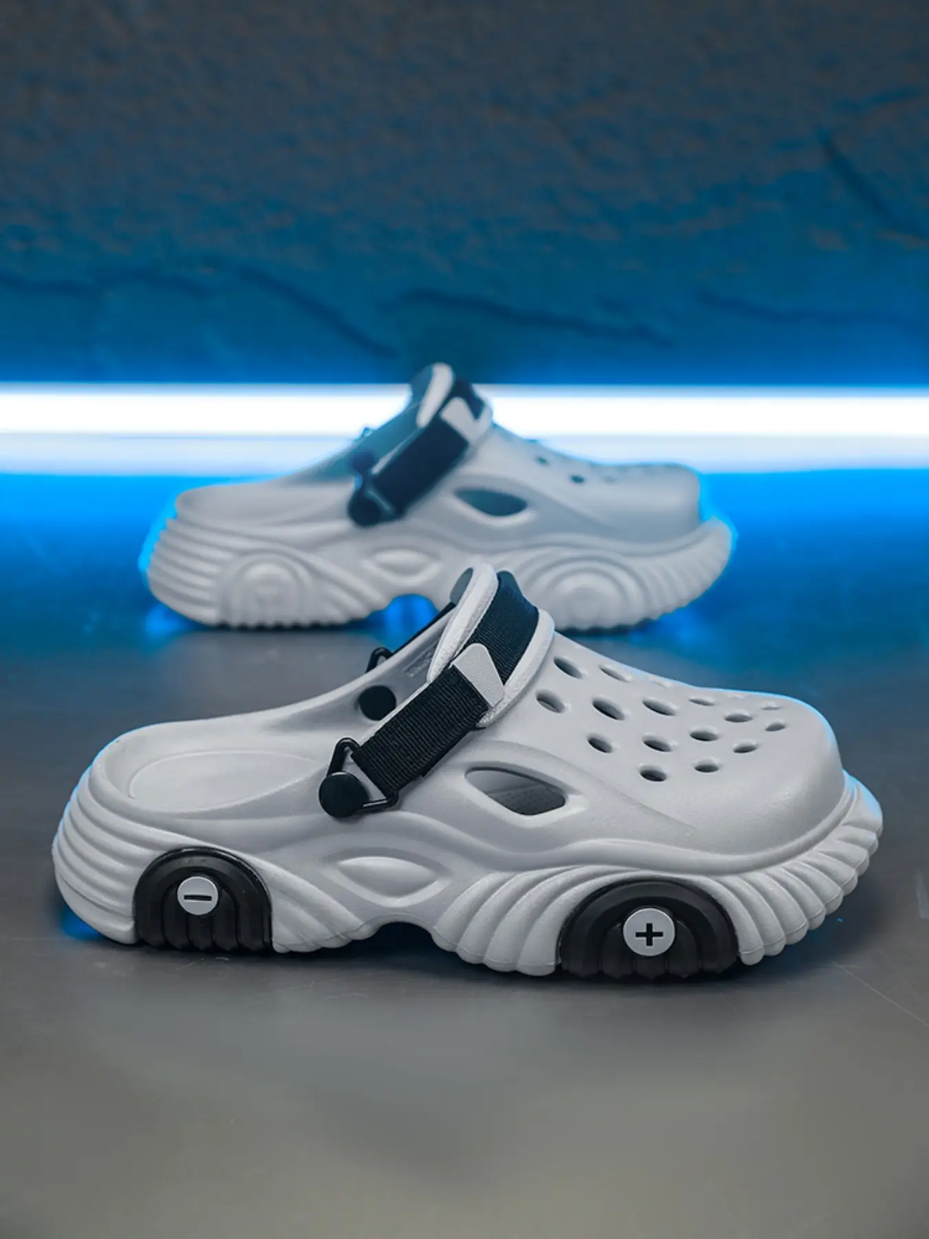 Men's New Fashion Holey Slippers, Outdoor Sports Slippers, Basketball Soccer Slippers, Thick Sole Breathable Anti-Slip Casual Shoes, Walking Shoes, Footwear