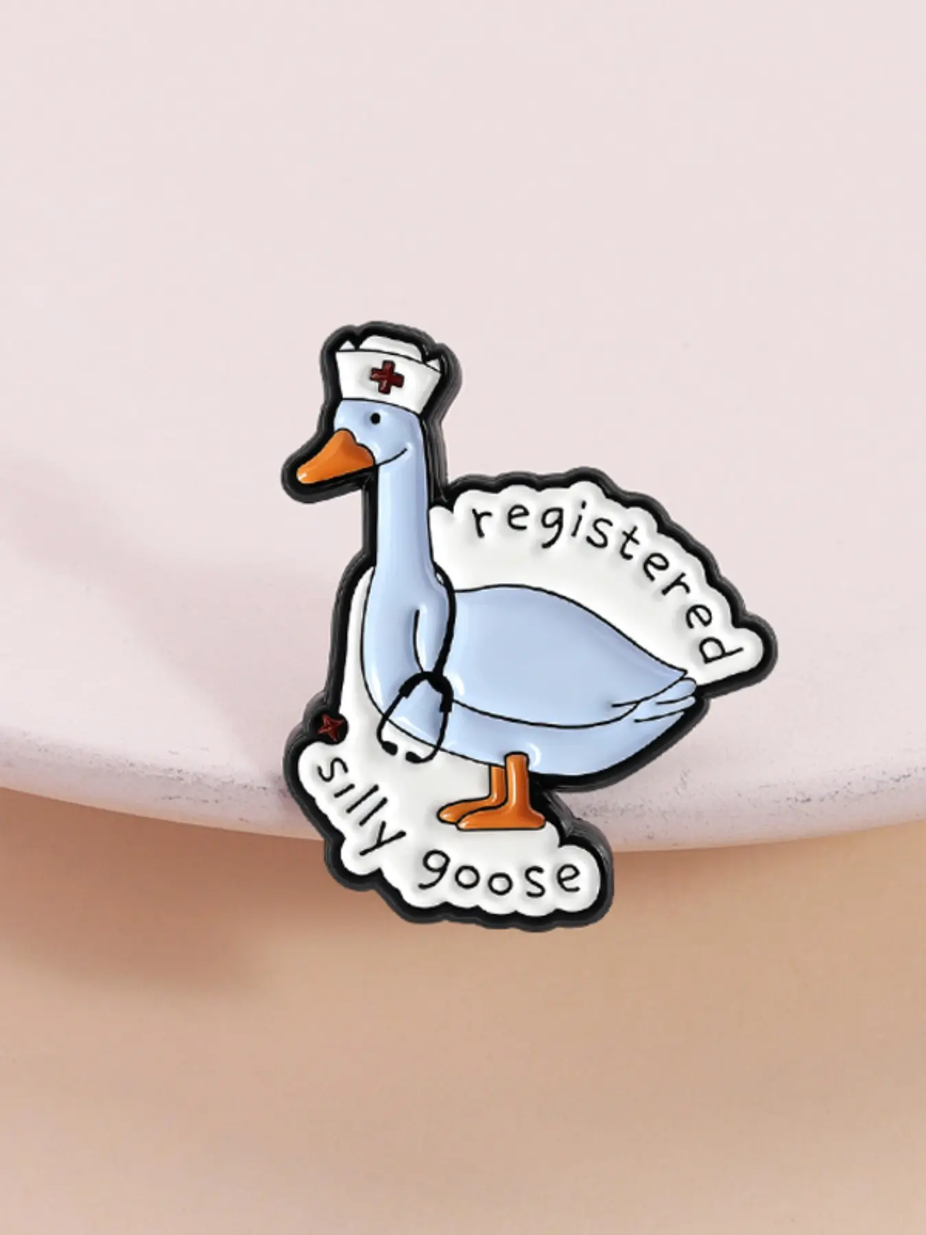 Registered Silly Goose Enamel Pin RN Nurse Cartoon Funny Goose Stethoscope Cute Animal Alloy Brooch Lapel Backpack Badge Fashion Jewelry Accessories Gift for Friends