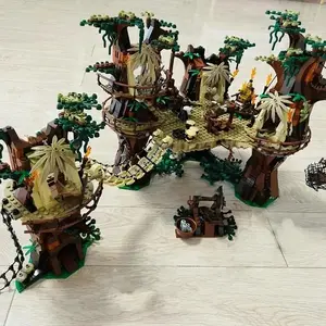 1990 Pieces Bear Village Building Blocks Model, Home Decor Toy, Perfect Birthday Gift for Kids, Figurines & Miniatures