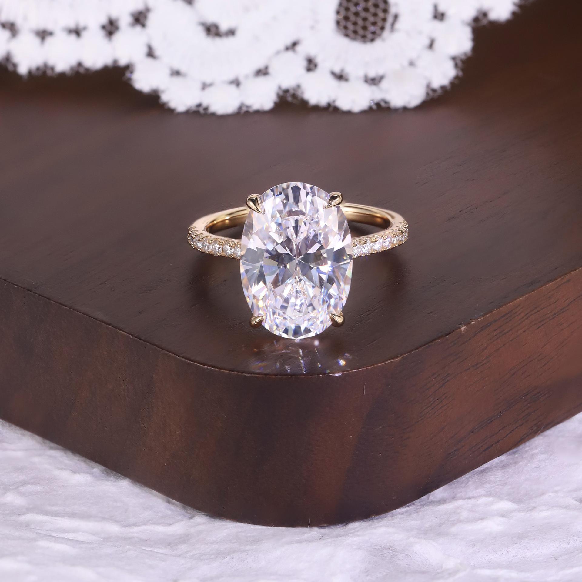 Oval Cut 2.0CT-8.0CT D VVS1 Color Lab-Created Moissanite Ring S925 Sterling Silver 18K Gold Plated for Women Engagement Wedding Luxury Gift, 5 Carat Solitaire Ring, 6 Carat Diamond Ring, Light Luxury Fashion High-end Niche Birthday Gift for Ladies