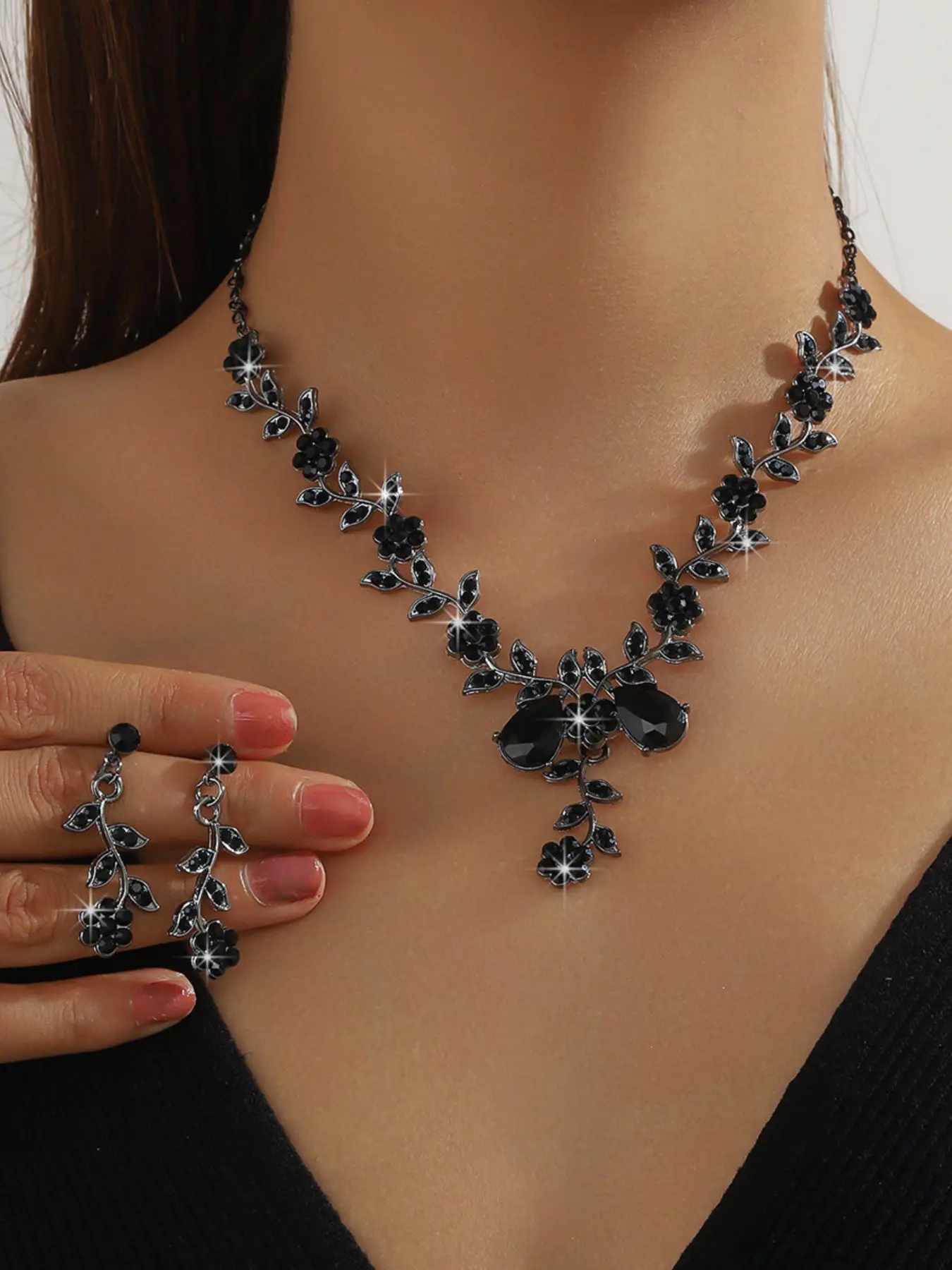 Elegant Black Flower Earrings Necklace Set - Rhinestone Decor Leaf Design Earrings for Women Delicate Jewelry Perfect for Wedding Jewelry Sets for Brides, Engagement Weddings Party, Daily Wear Anniversary Gift Bridal Sets