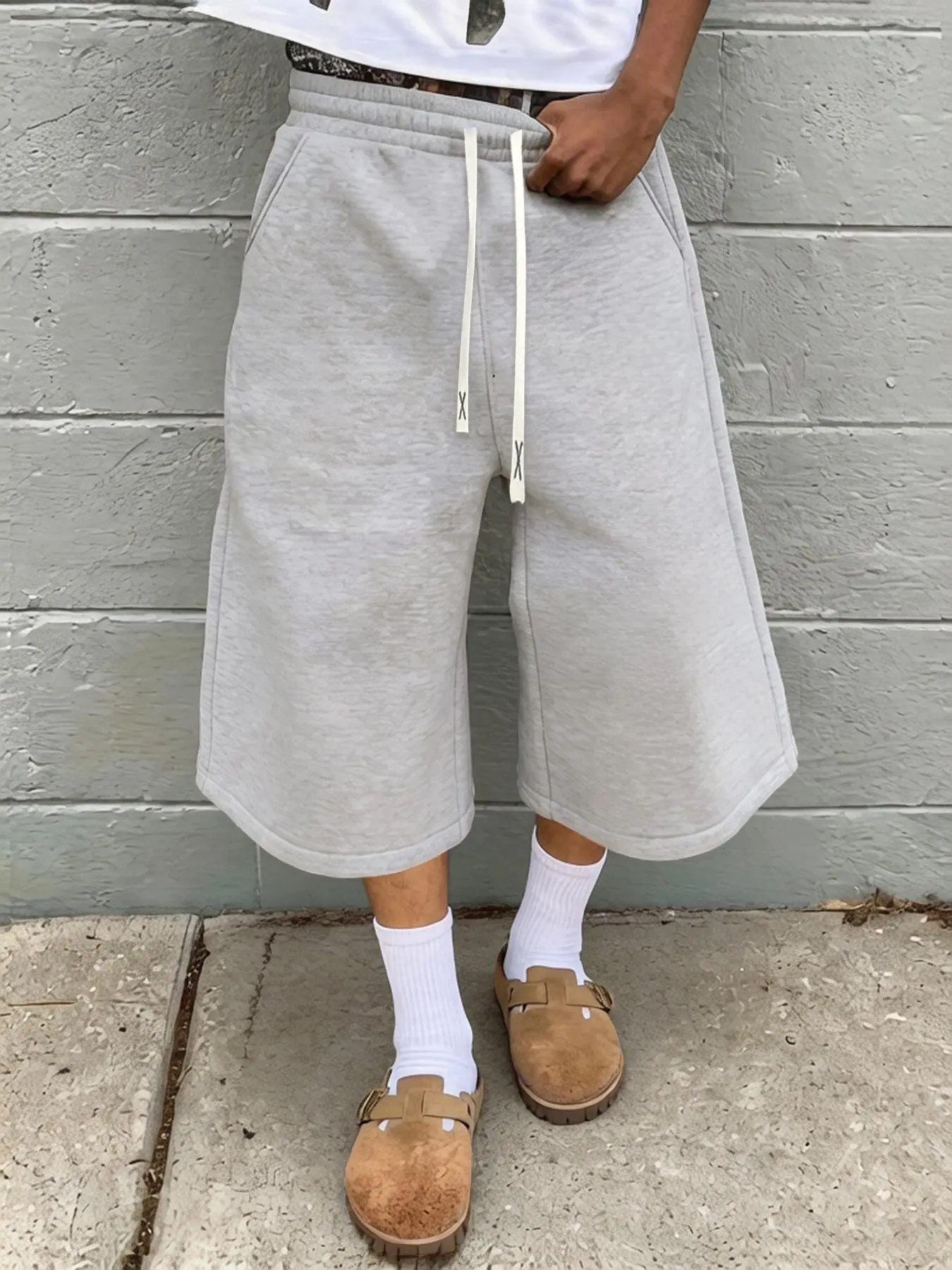 Men Elastic Waist Drawstring Capri Sweatpants, Simple X Mark Drawcord Tips, Loose Wide Leg Soft Casual Knee Length Streetwear Jogger Shorts #WideLegCapriPants #MinimalistJoggers #DailyStreetShorts