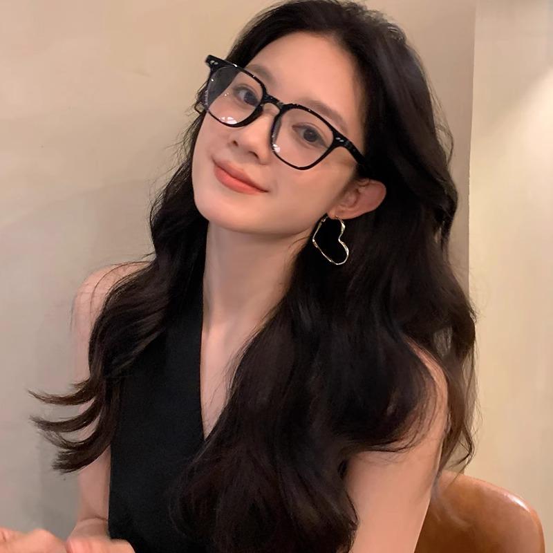 Irregular heart earrings - unique, statement-making, high-end earrings for women. suitable for round and square faces, adding a touch of elegance