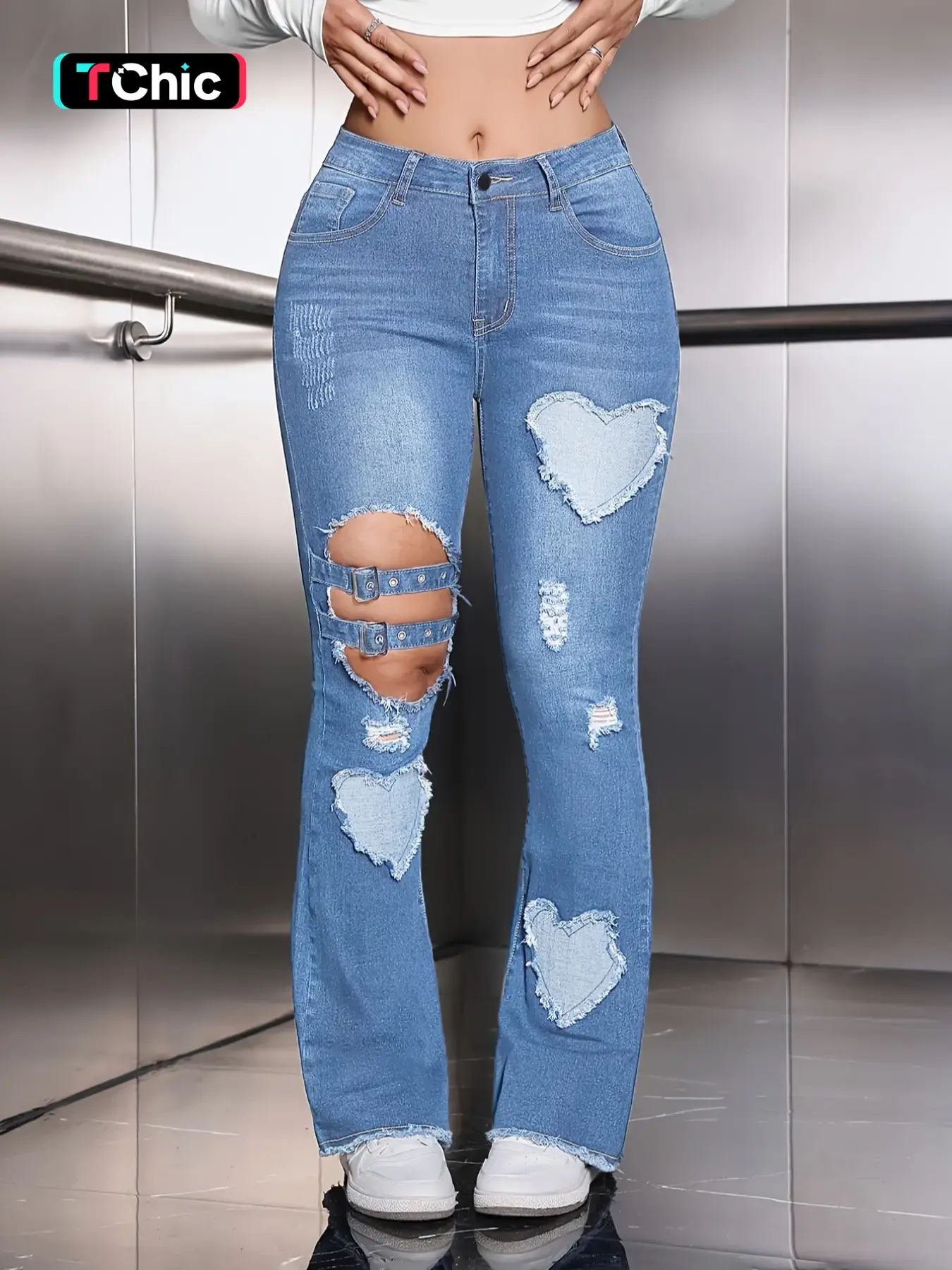 Women's Cut Out Heart Pattern Ripped Denim Jeans, Fashion Casual Button Design Trousers for Daily Outdoor Wear, Ladies Bottoms for All Seasons, Denim Jean Pants