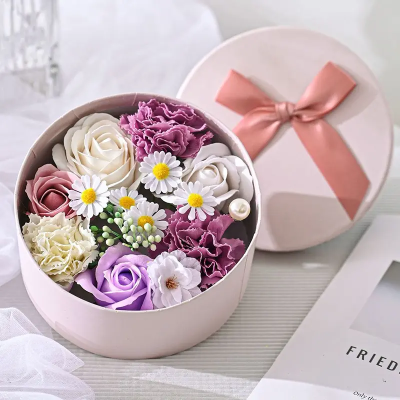 Mixed carnation & daisy soap flower gift box, long-lasting mild fragrance non-wilting artificial blooms. Exquisite romantic packaging, thoughtful floral gift for women, girlfriends & besties on Valentine’s Day, birthday and anniversary.