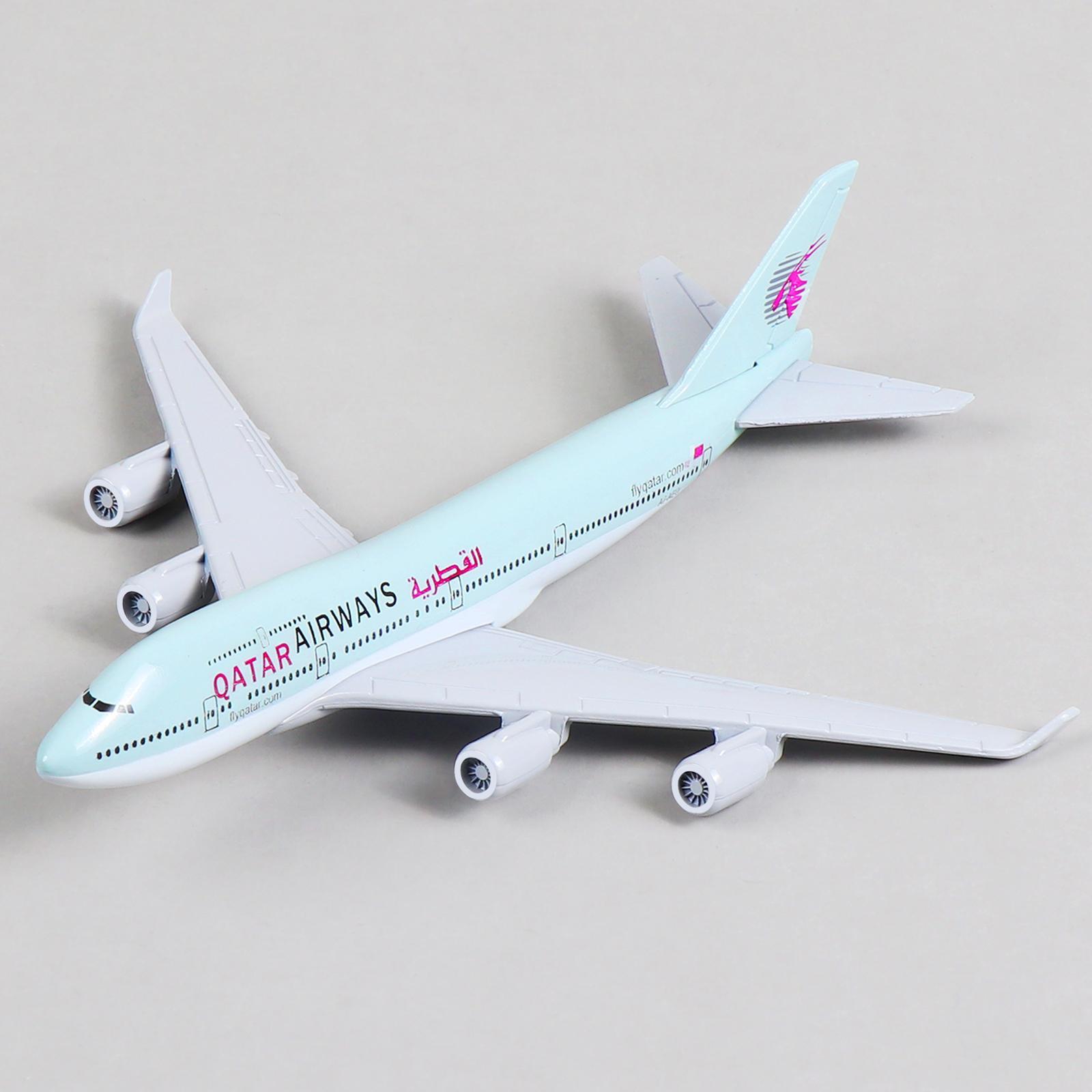 Boeing 747 Qatar Airways Model Airplane, 1 Count 1/400 Diecast Metallic Airplane Model with Stand, Plane Display Collectible Model for Aviation Enthusiast Gift