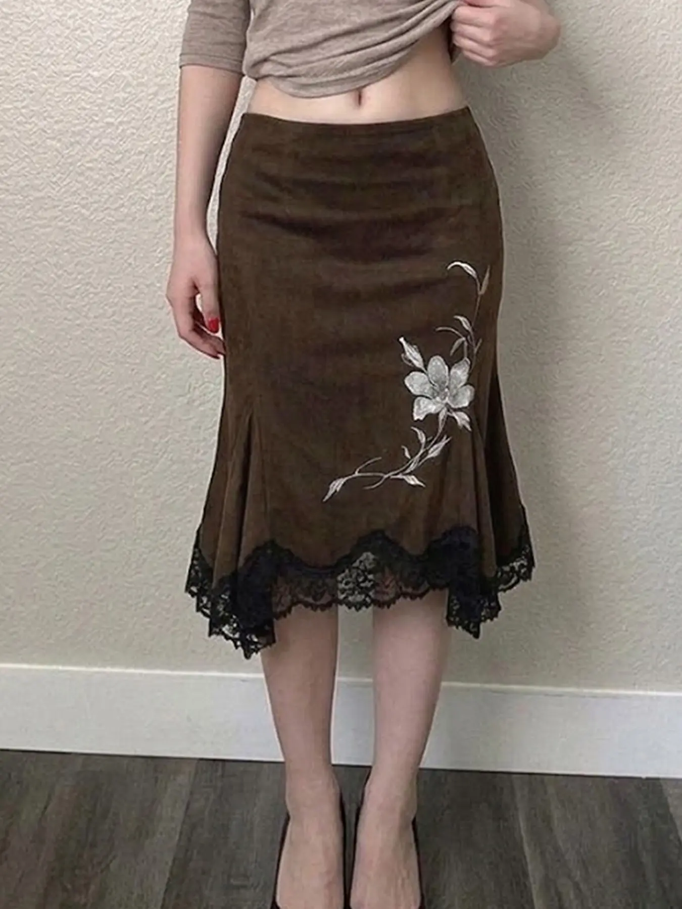 Autumn Retro Mermaid Midi Skirt for Women, Brown Feminine Ditsy Floral Embroidered Lace Patchwork, Casual Aesthetic Loose-Fitting Short Skirt for Spring & Fall