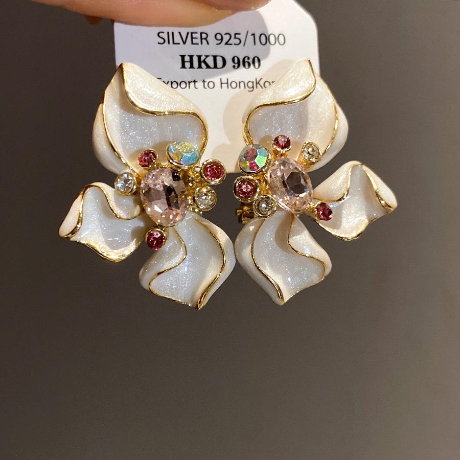 Silver needle studded with diamonds, oil-dripping flower ear clip, ear stud, mid-century vintage, retro earrings, light luxury and high-end women's jewelry