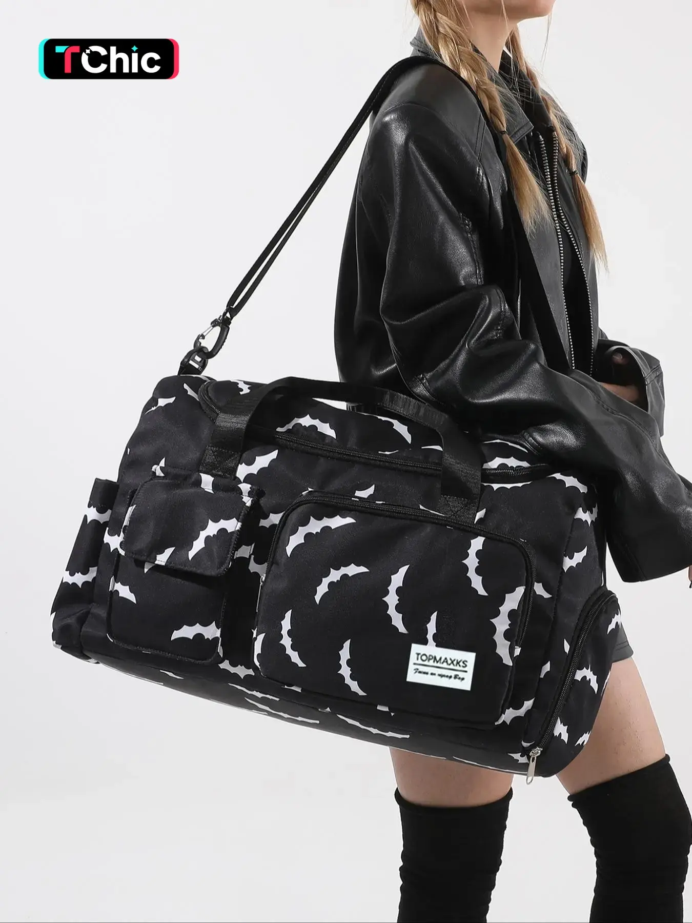 Small niche design street style bat print travel bag, duffle bags, multi pocket design, detachable shoulder strap, can be carried in a suitcase, large capacity casual versatile single shoulder handbag, suitable for short distance travel