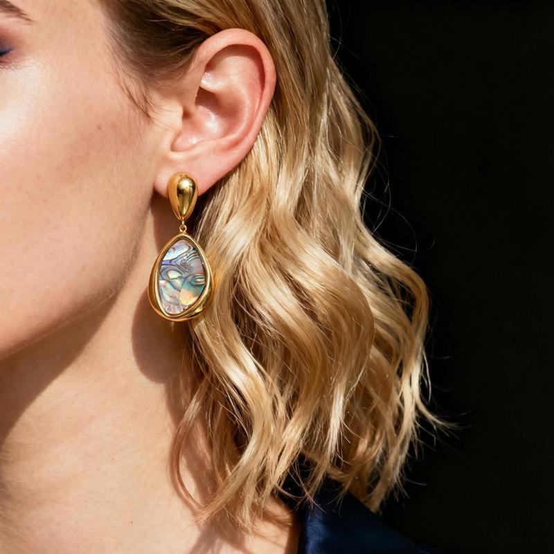 European and American geometric water drop shell earrings for women, niche high-end light luxury earrings, stainless steel abalone shell earrings, not easy to fade