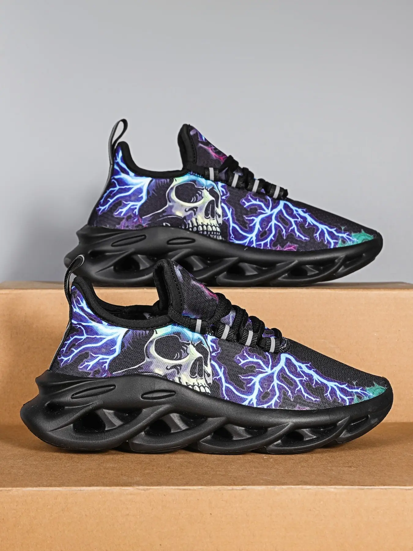 Men's Plus Size Skull and Lightning Pattern Sneakers, Casual Flyknit Low Top Shoes with Eva Sole, Ideal for Hiking and Running