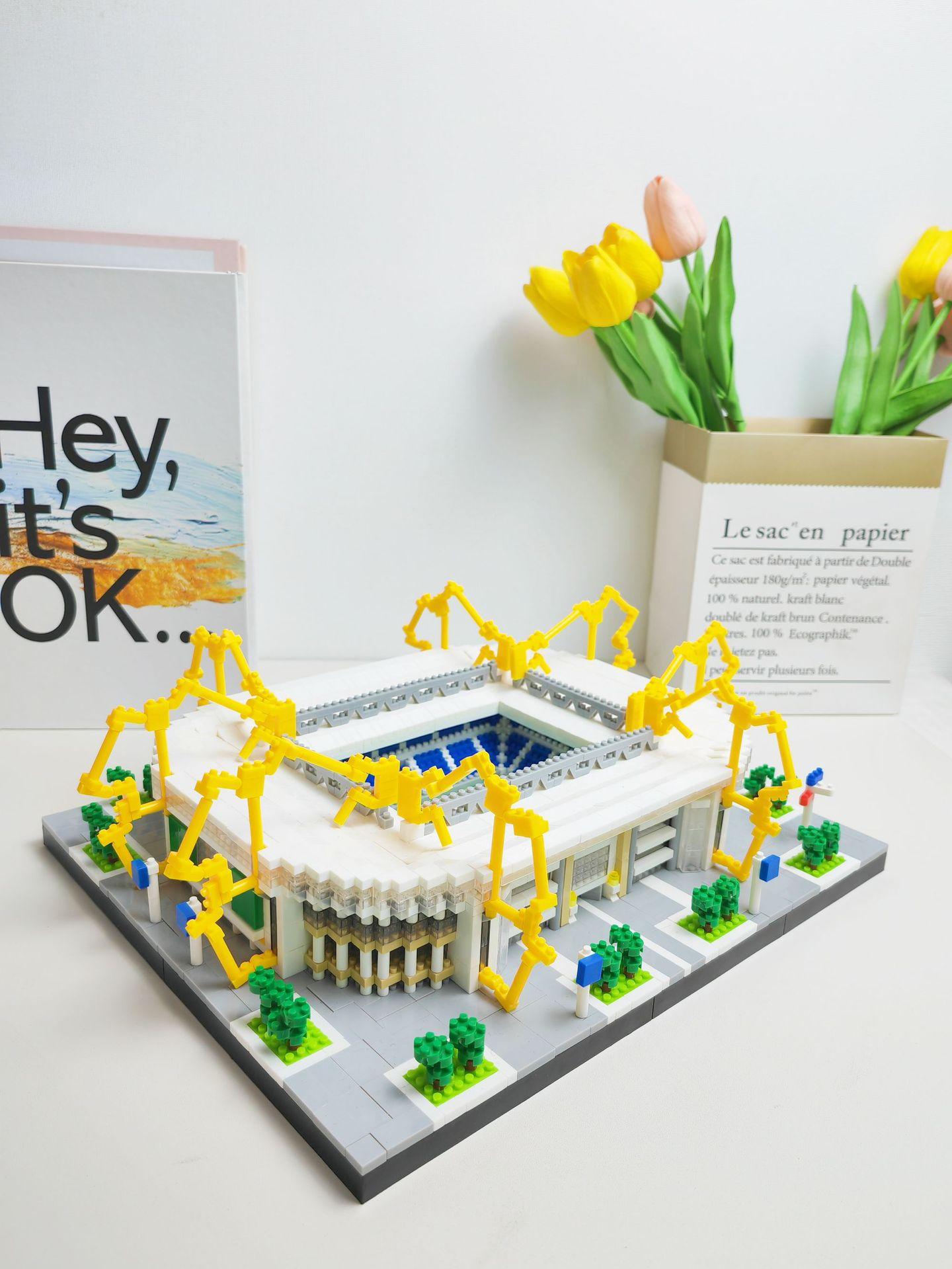 Popular football building blocks, freely assembled educational toys, micro-particle ornaments, export building blocks