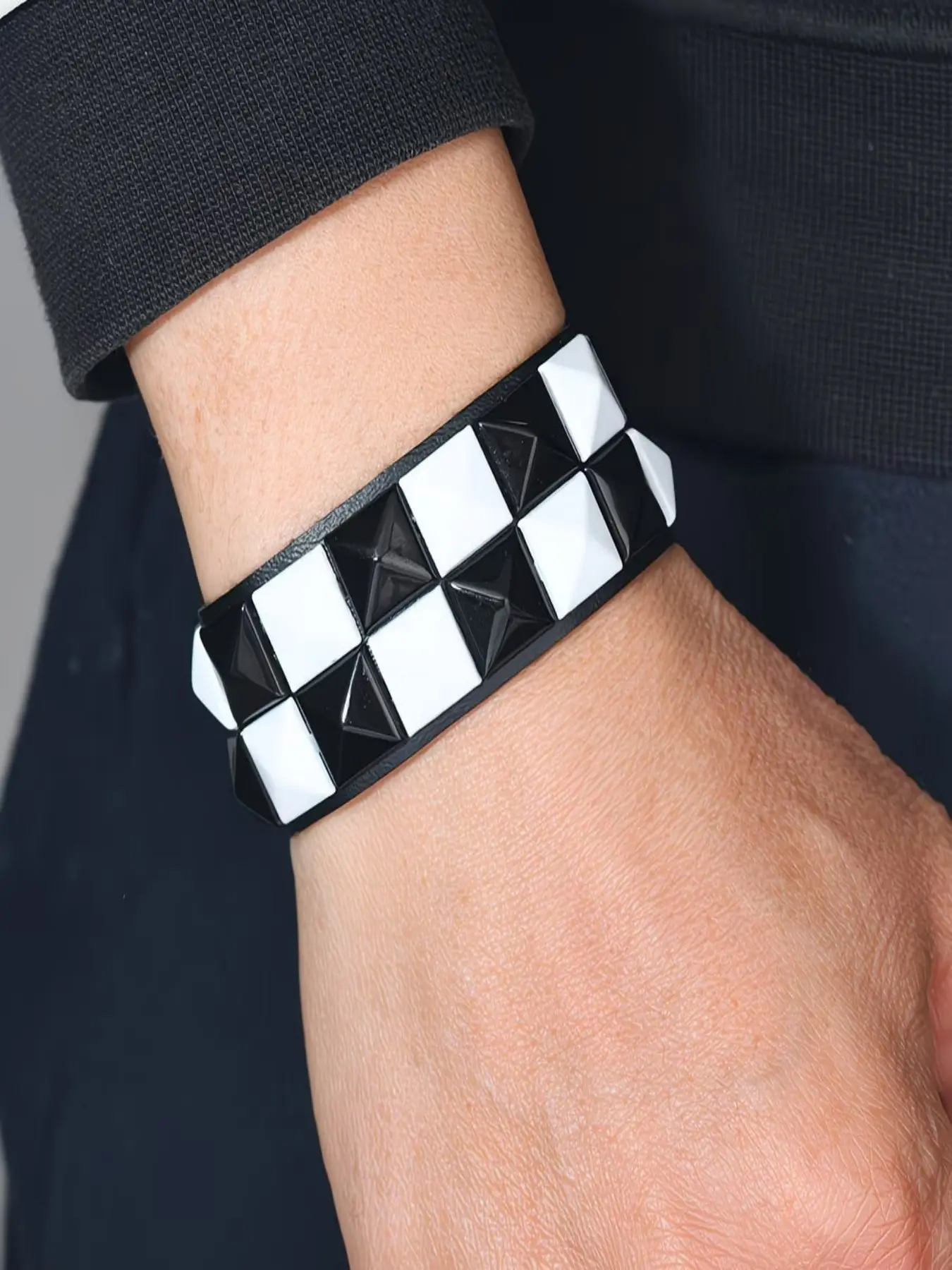 PU Leather Punk Fashionable Bracelet Set with Black & White Checkered Pyramid Studs, Adjustable Gothic Rock Biker Wristbands, Unisex Streetwear Jewelry for Men Women, Ideal for Halloween, Rock Concert & Birthday Gift
