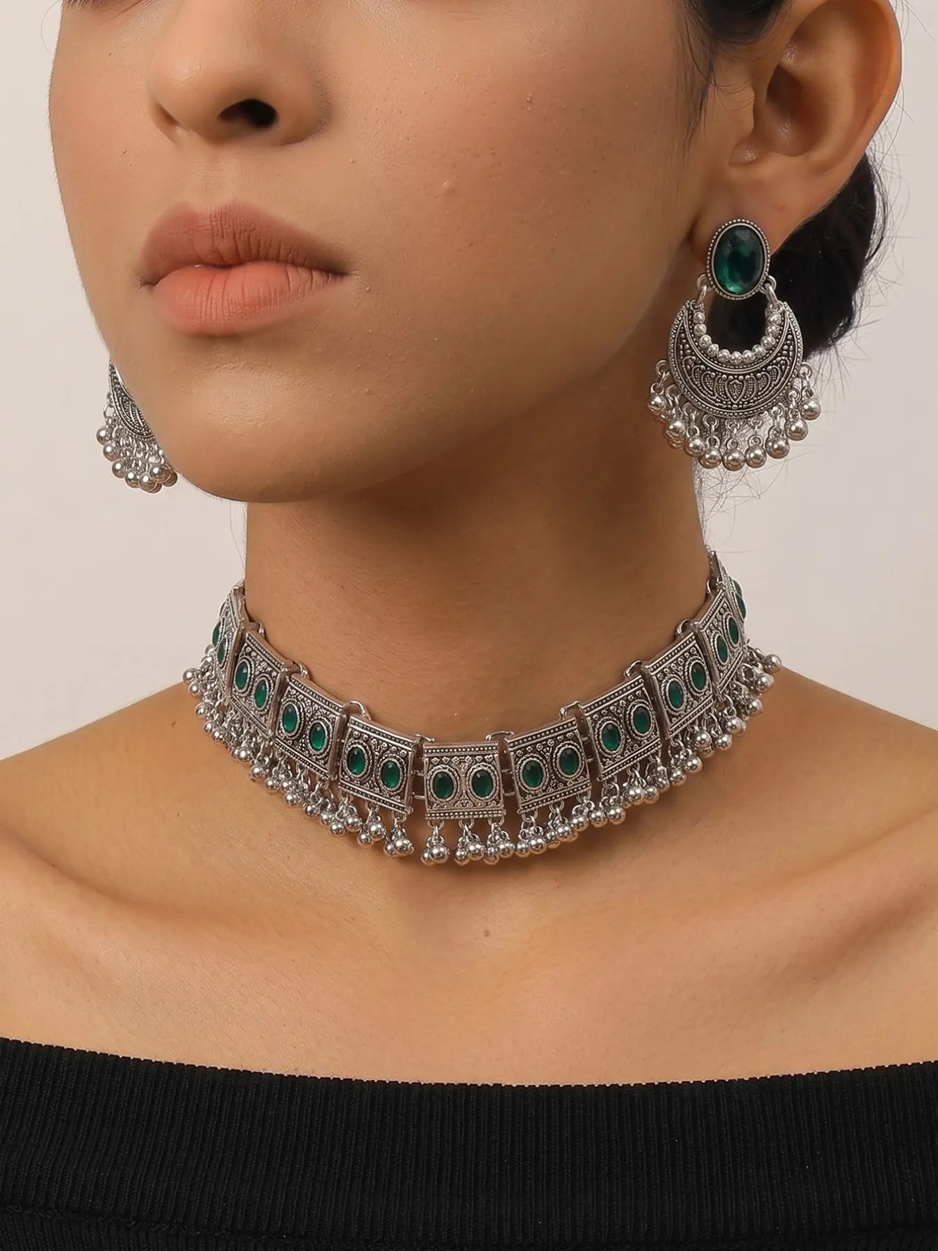 2Pcs Vintage Oxidized Silver Indian Choker Jewelry Set for Women, Emerald Green Gemstone Collar Necklace Chandbali Crescent Drop Earrings Pack, Ethnic Boho Tribal Festival Bollywood Accessories