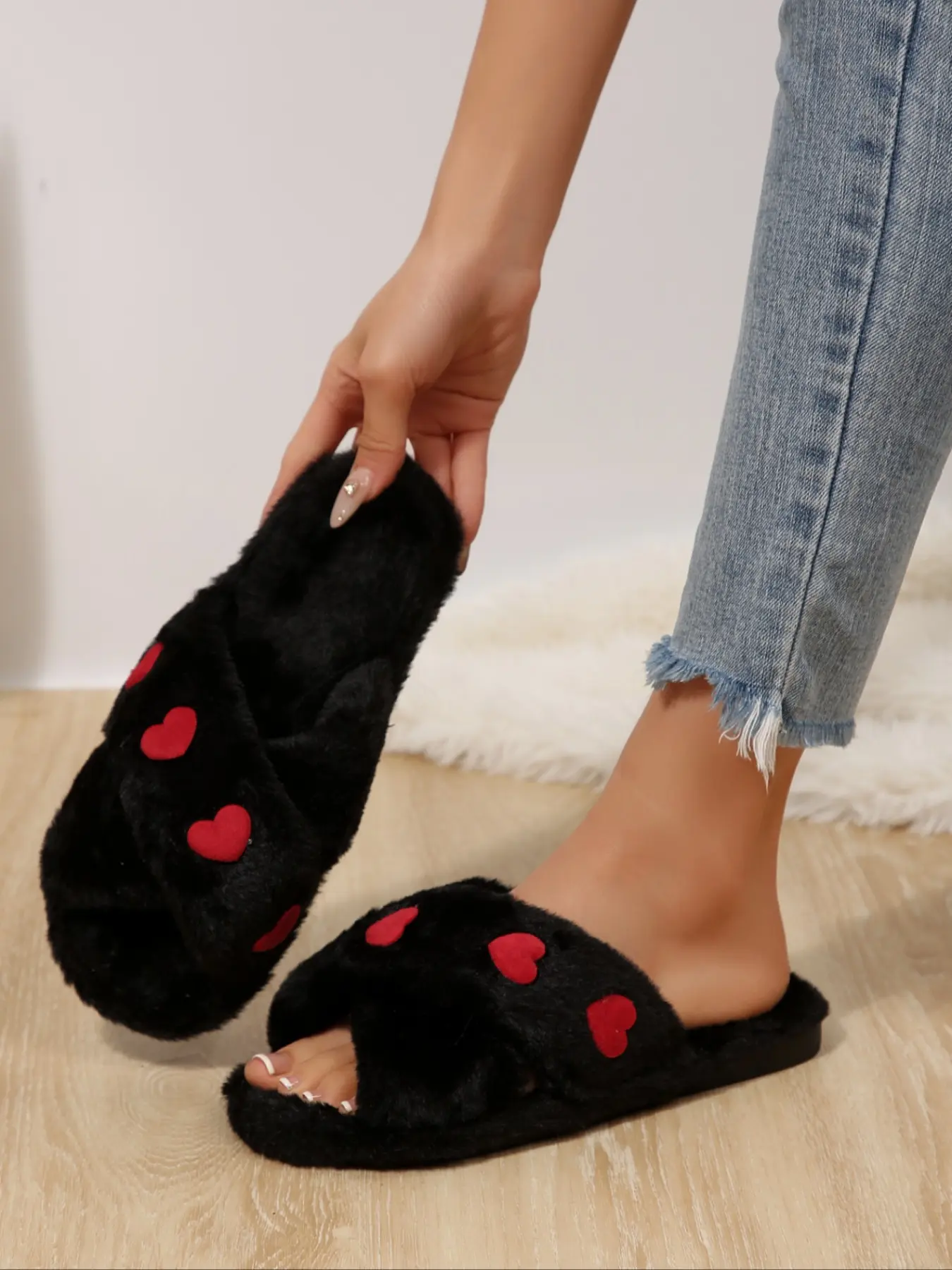 Heart Pattern Fluffy Cross Band House Slippers