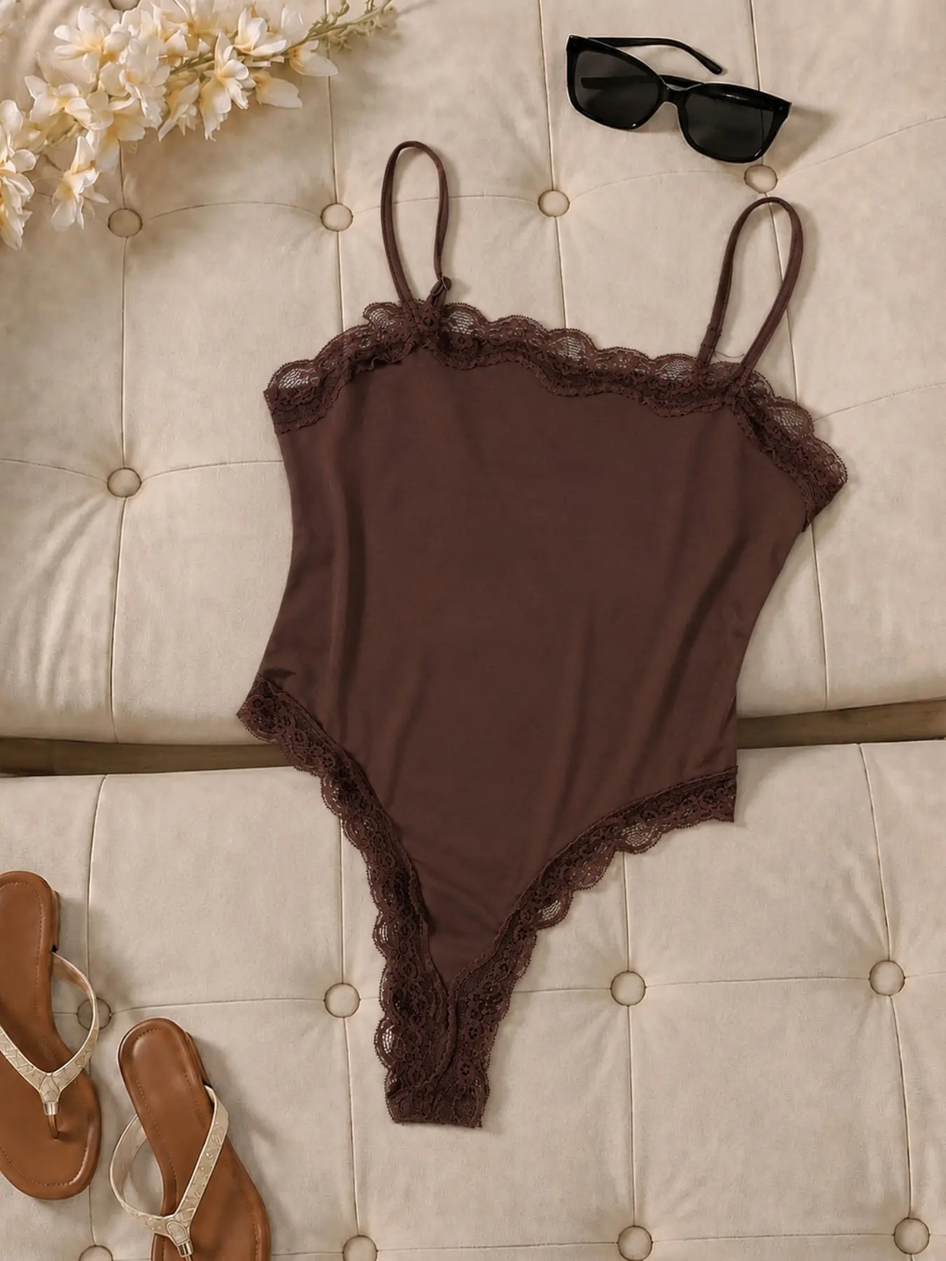 Women's Coffee Brown Lace Trim Bodysuit Spaghetti Strap Sleeveless Cami Top Sweetheart Neck Slim Fit Stretchy Bodycon One Piece Top Sexy Y2K Going Out Clubwear Date Night Party Top Lingerie Style Chic Fashion Bodysuit Fashionable Bodysuits