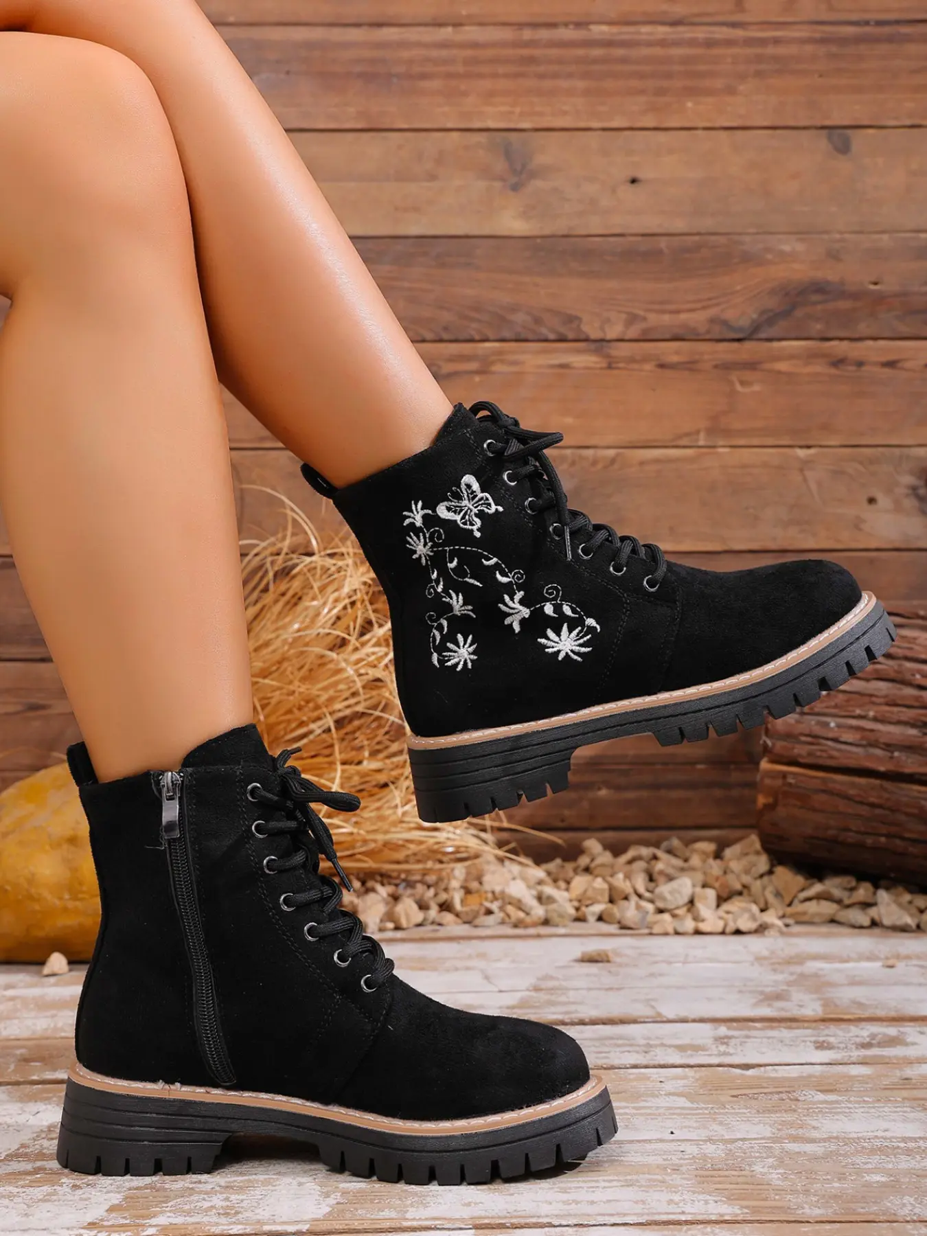Autumn Winter New Retro Ethnic Butterfly Floral Embroidery Boots, Velvet Laces Thick Sole Work Short Boots, Casual Comfortable Western Boots