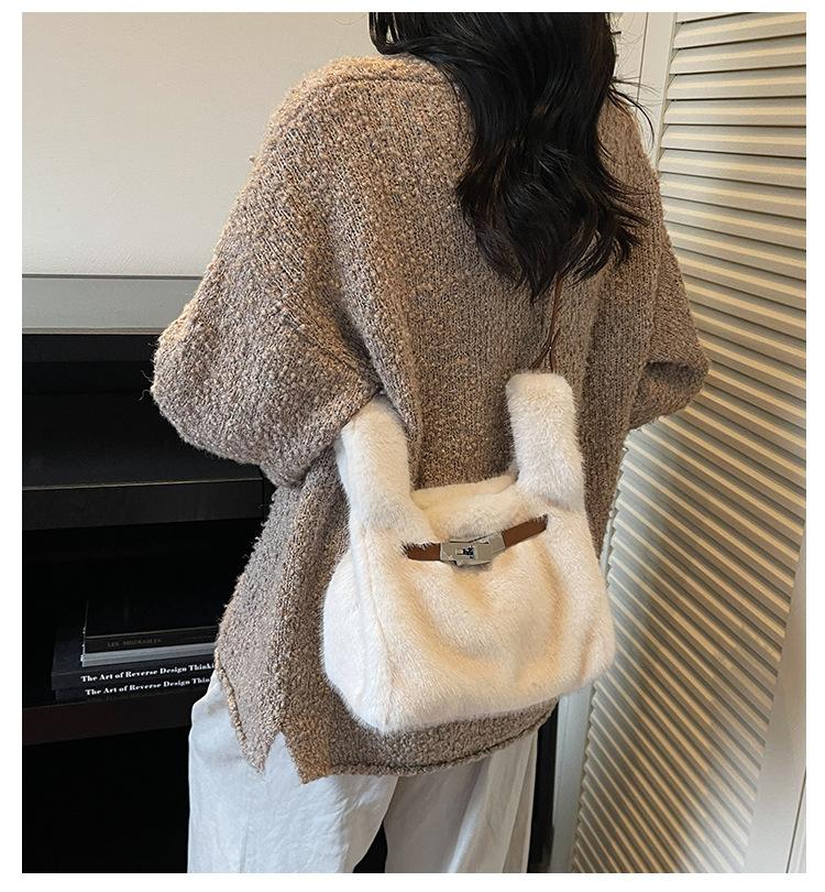 New Winter Faux Fur Top Handle Bag Korean Fashion Crossbody Bucket Bag for Women Comfortable and Versatile Texture Shoudler Bag