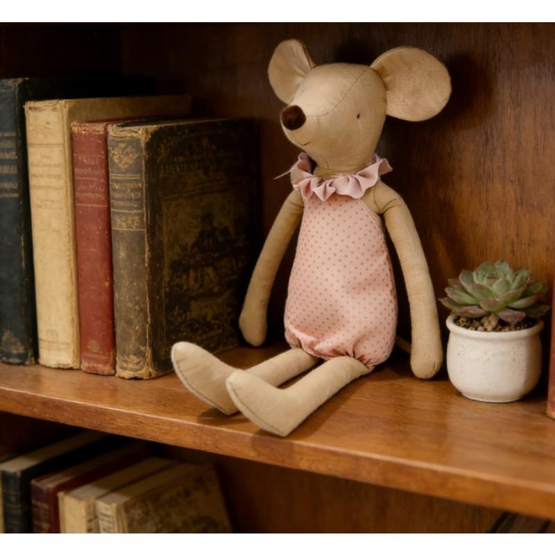 NEWLIFEJWL Knitted Outfit Mouse Plush Toy - Detailed Handmade Style Stuffed Animal, Cozy Room Decor & Photo Prop, Soft Gift for Mouse Lovers, Birthday & Christmas