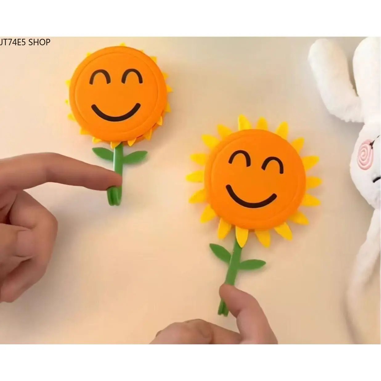 Sunflower Self-Adhesive Punch-Free Retractable Hook, Smiley-Face Floral Wall Hanger for Household Use