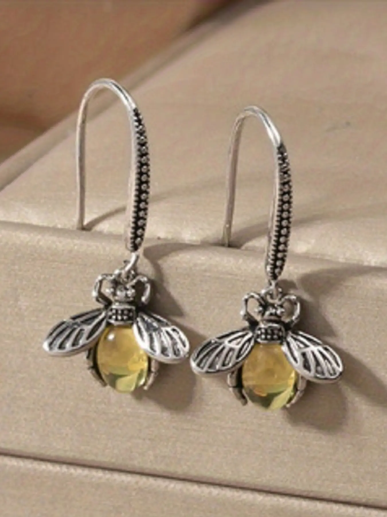 1 Pair Vintage Bee Shape Drop Hook Earrings, Retro Insect Dangle Ear Jewelry With Transparent Yellow Glossy Inlaid Ornament, Textured Curve Wire Hook Daily Casual Costume Piercing Ear Accessories For Women