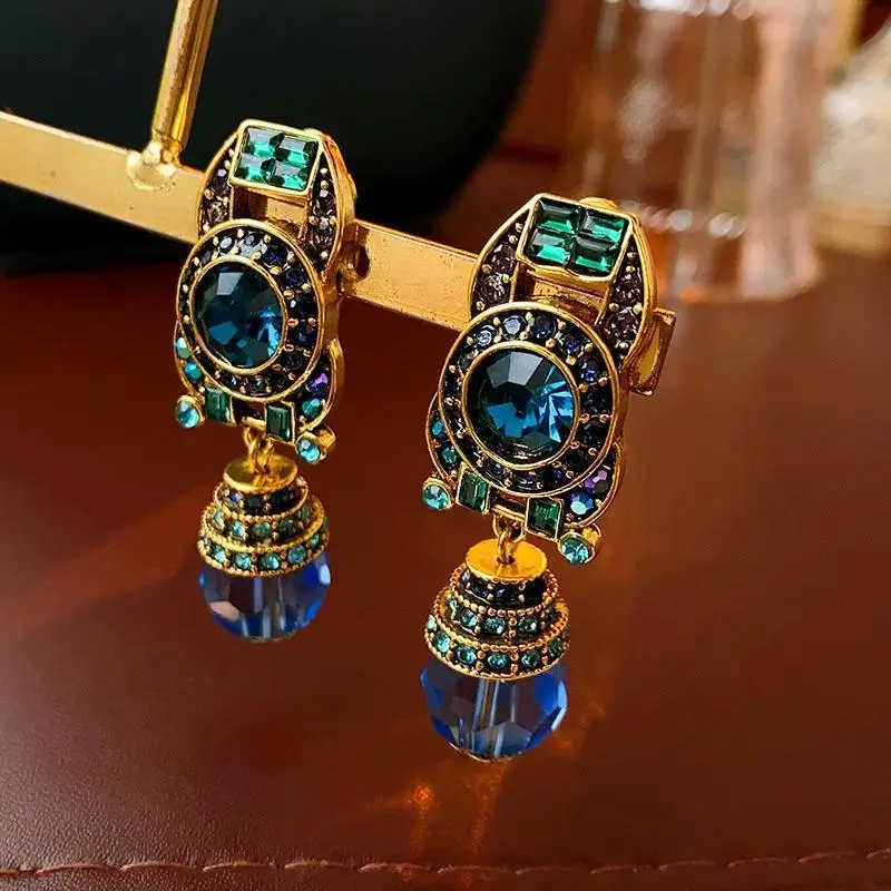 Rhinestone Bluey Crystal Clip Earrings for Womens Medieval Vintage Fashion Peisonality Sparkle Charms Earring Luxury Jewelry New