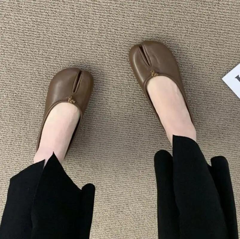 2026 New Pig Hoof Shoes, Cowhide Split Toe Shoes, Women's Summer Flat Bottom Shallow Mouth Single Shoes, Ballet Horseshoe Shoes, Axigo Same Style, One Step Stepping