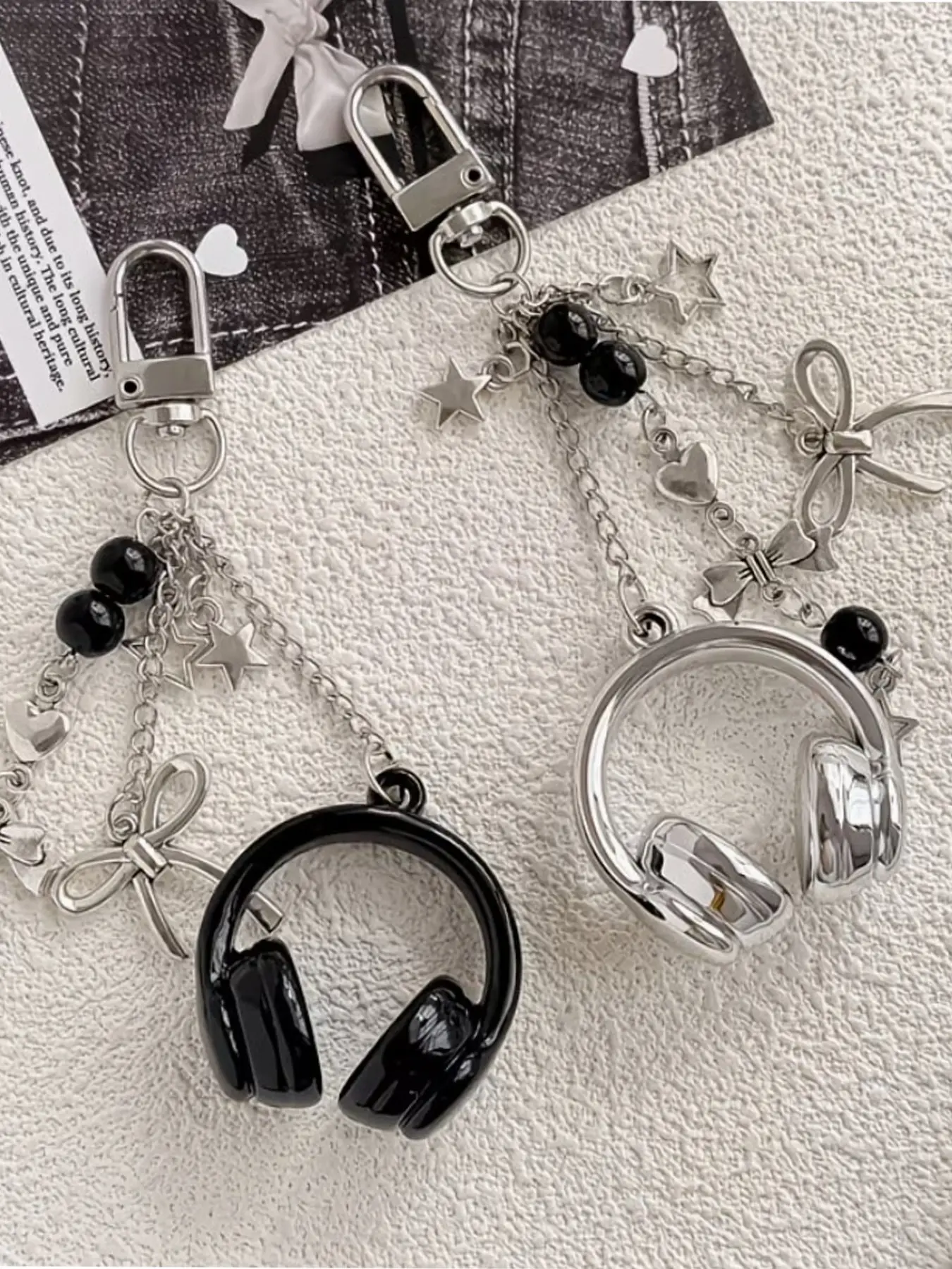 Y2K Sweet Grunge Coquette Mini Headphone Bag Charm, Gloss Black Metallic Silver 2-Tone Layered Chains For Alt Girls Kpop Binder Fans