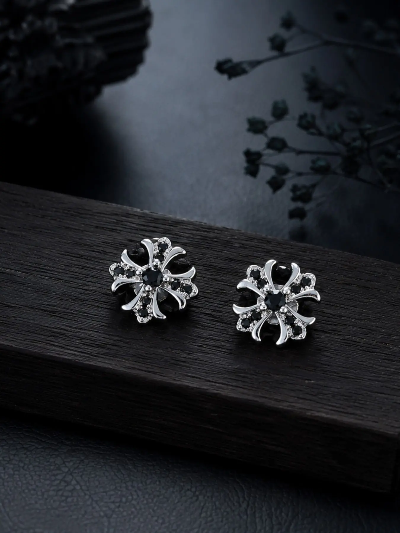 Fashion Retro Cross Zircon Magnetic Ear Cuffs, Unisex Cold Minimalist Luxury Jewelry, Perfect for Any Occasion, Ideal Holiday Gift🎁 Magnetic Earrings