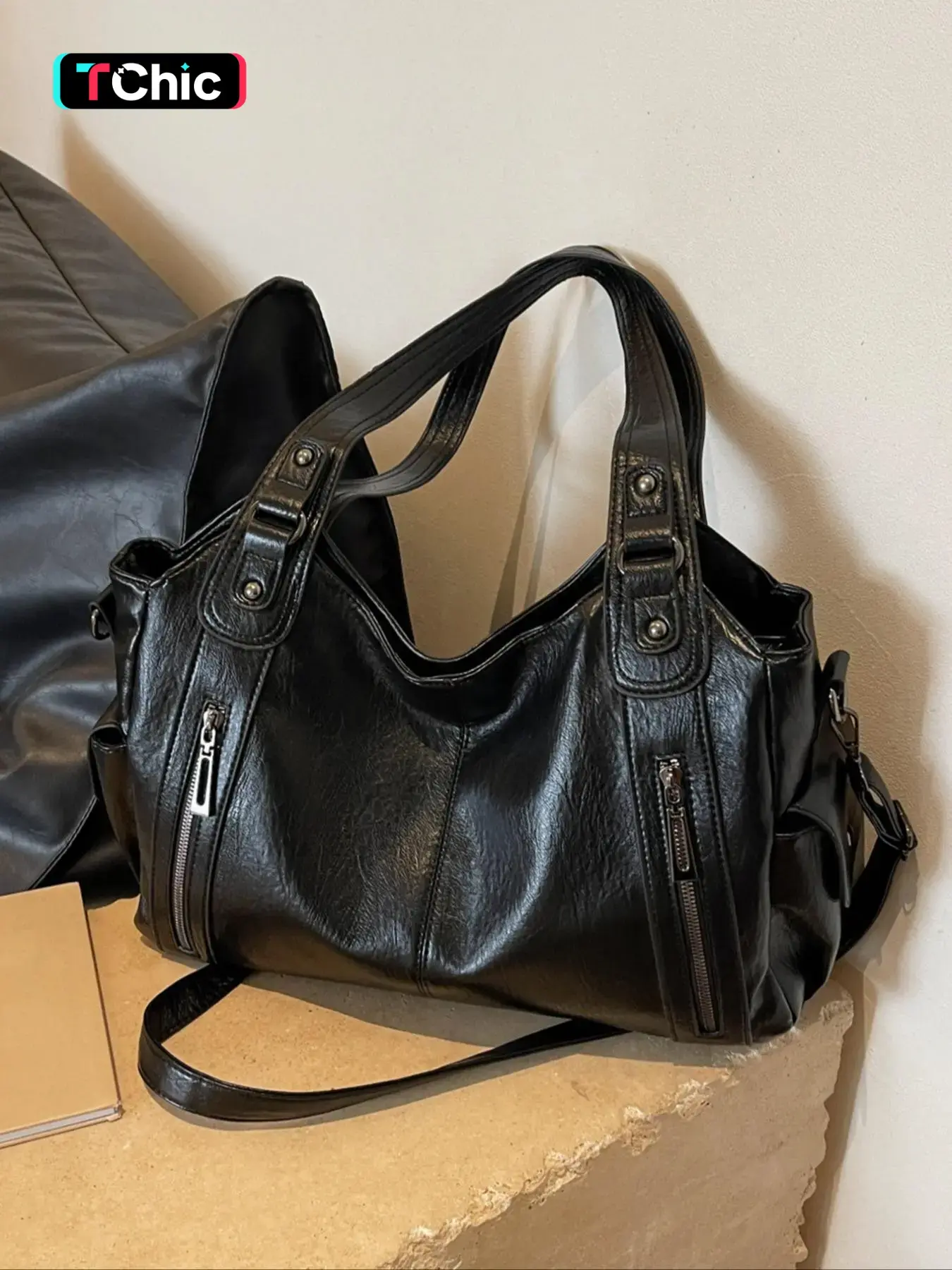 Street punk style casual versatile tote bag, large capacity simple and practical texture fashionable shoulder bag, detachable shoulder strap design, multiple pockets, can accommodate books, tablets, files