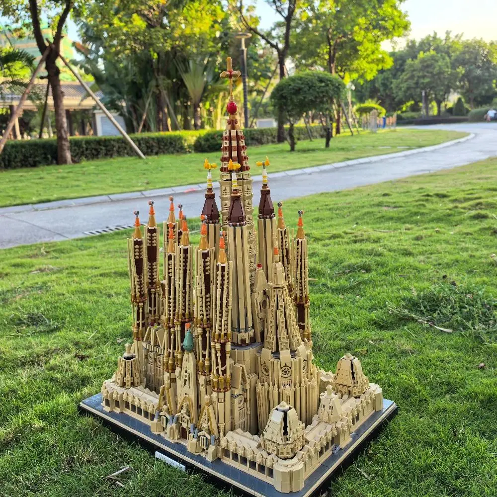 Giant 10045pcs Barcelona Sagrada Familia Building Blocks Model, Difficult Assembly Building Toy, Adult Collectible Brick Gift, Housewarming Present