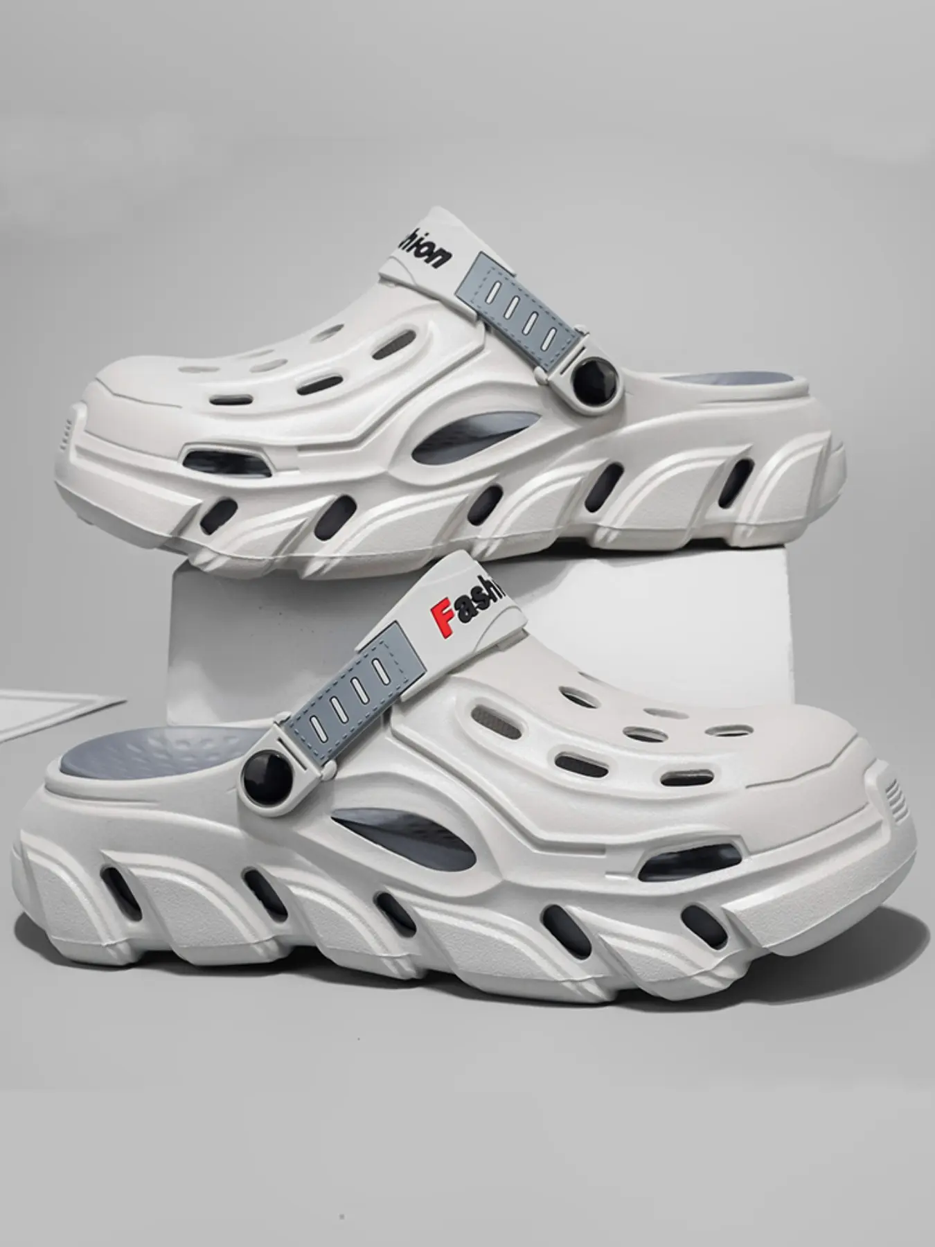 Men's Holey Shoes New Couple Style Thick Sole Height Increase Multi-Color Breathable Dopamine Color Youth Fashion Daily Wear