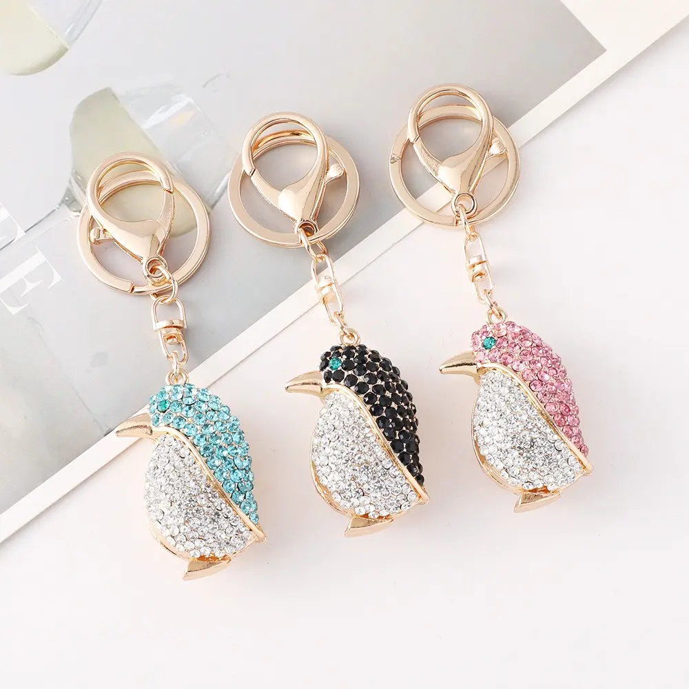Cute Penguin Keychain, 3D Rhinestone Penguin Bag Charm, Sparkly Ocean Animal Keychain Pendant for Keys, Purse, Handbag and Backpack, Kawaii Cute Accessories, Small Gift for Girls, Women and Penguin Lovers