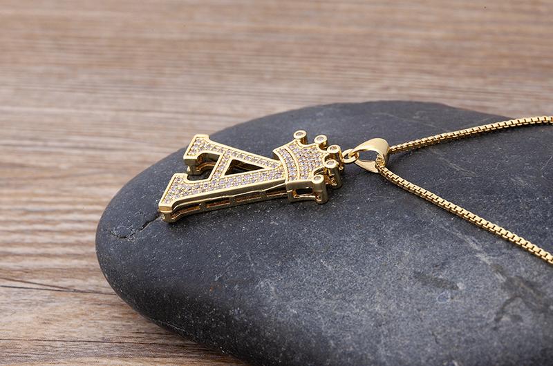 Aesthetic Luxury Copper Zircon A-Z Crown Alphabet Pendant Chain Necklace Hip-Hop Style Fashion Woman Man Initial Name Jewelry Gift for Girl Women Couple