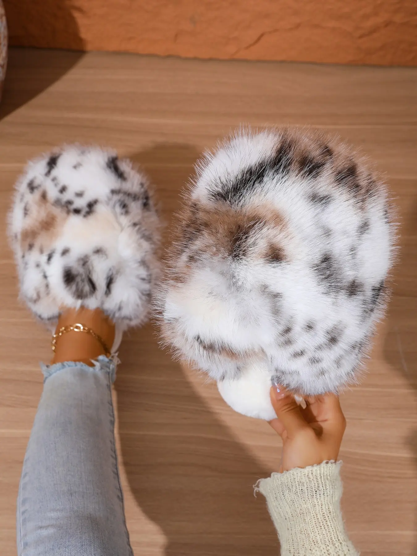 Rainbow Rendered Women's Plush House Slippers, Soft and Cozy, Flat Non-Slip, All-Season, Versatile with Various Pants, Fashionable Design