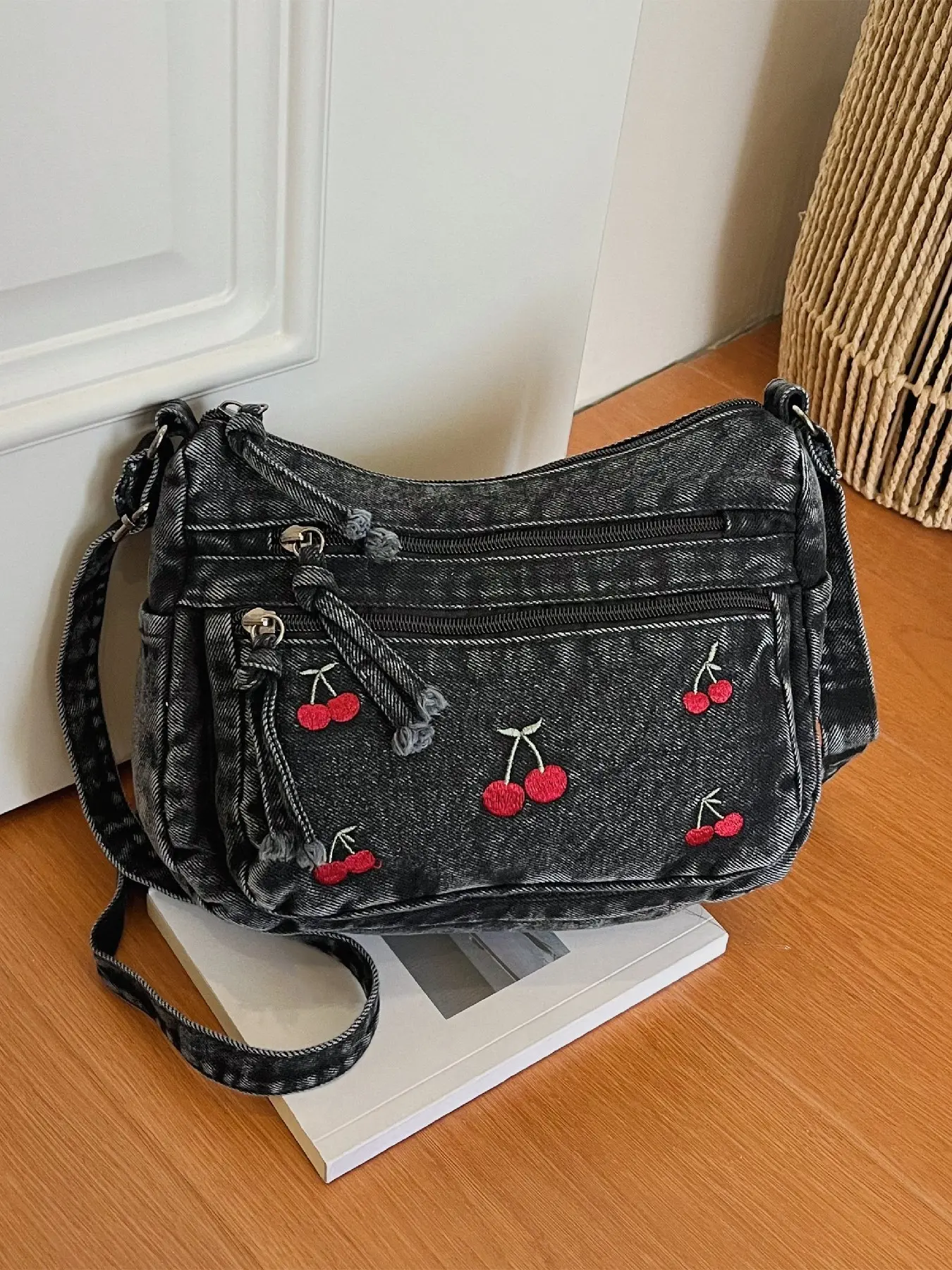 Vintage Fashion Cherry Pattern Crossbody Bag, Multiple Zippers and Pockets, Convenient Organizer for Daily Use, Women's Casual Commute Shoulder Bag, Casual Crossbody Bags