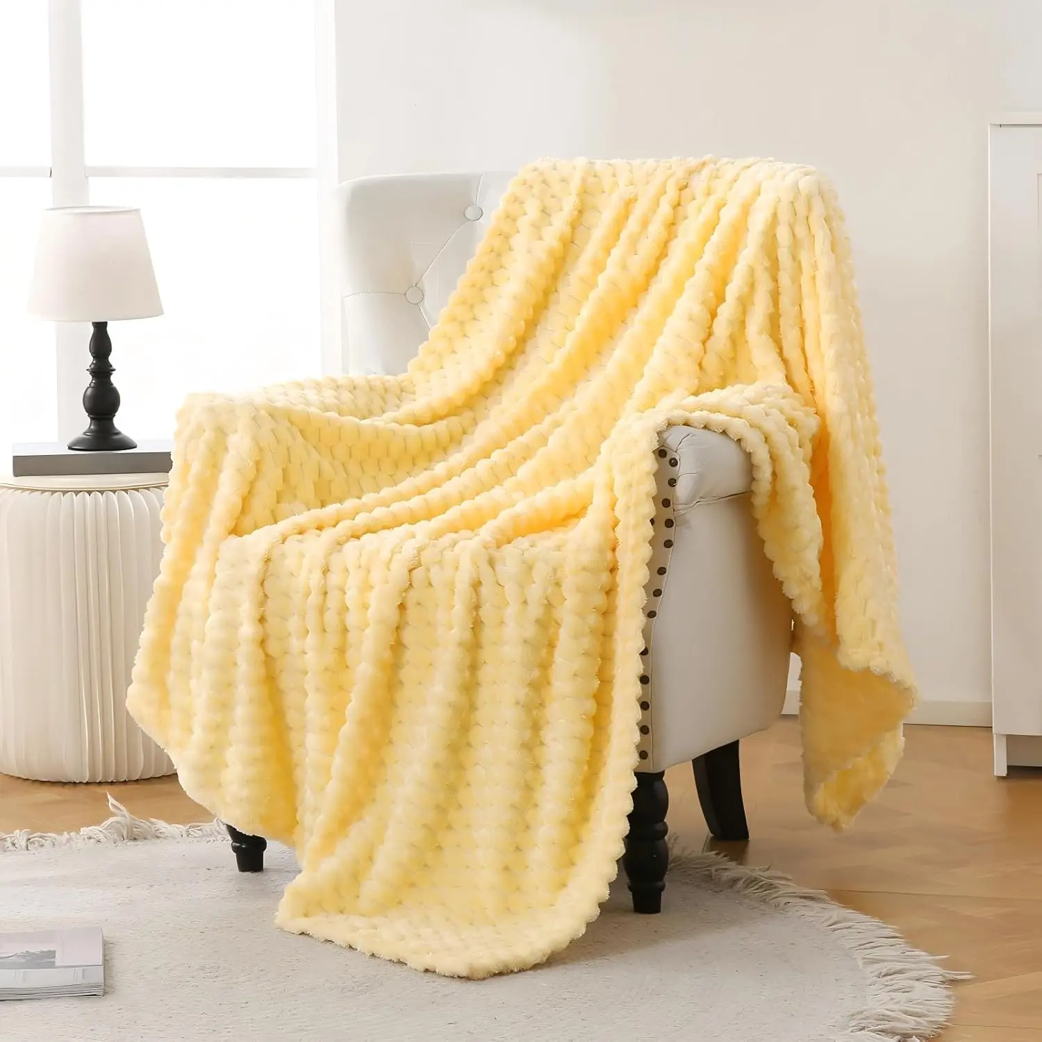 Light Yellow Flannel Throw Blanket (50X70 inches), 300 GSM Fleece Cozy Warm Soft Home Decor Lightweight Bed Sofa Blanket for Adults, Suitable for All Seasons.